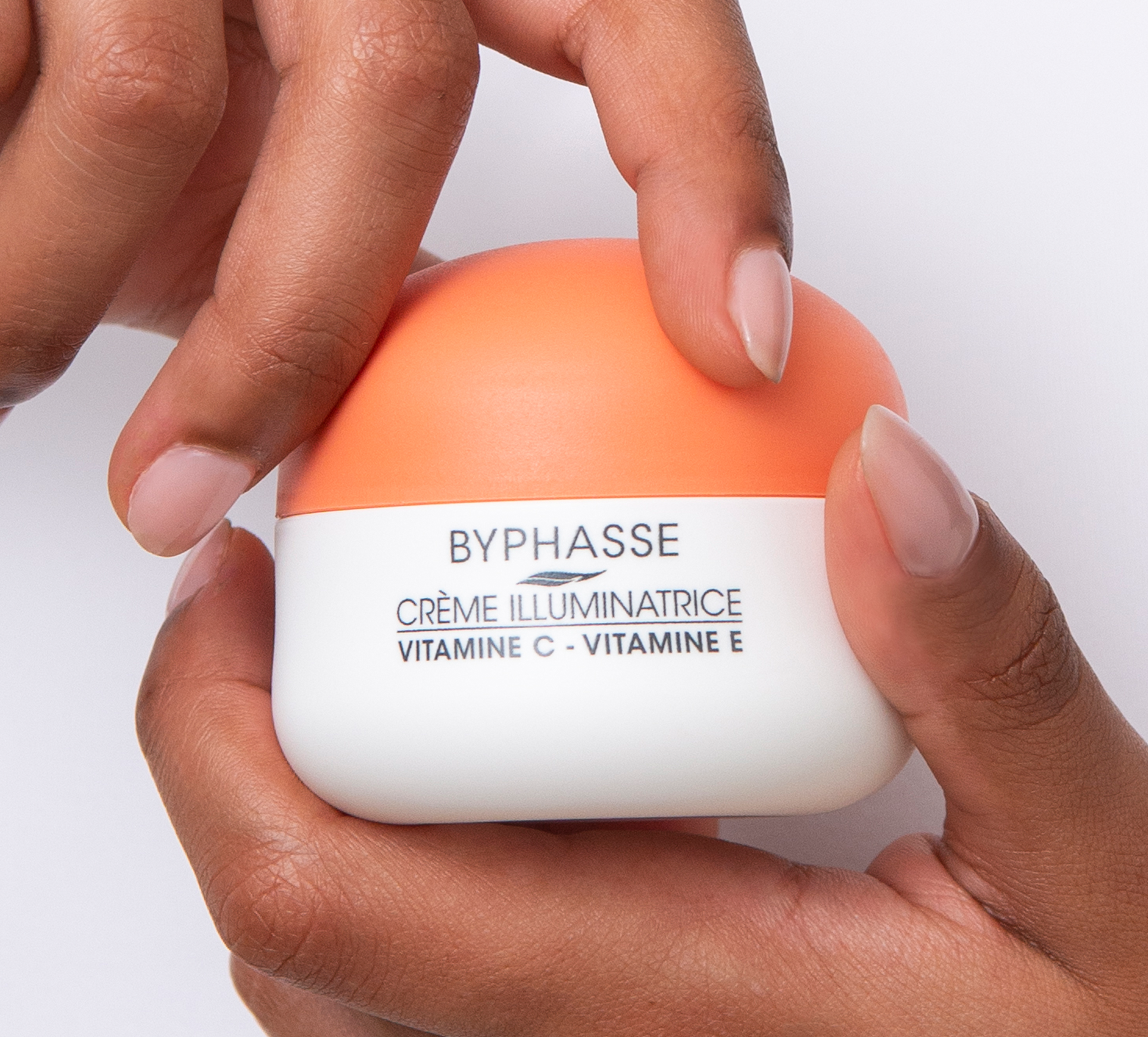 کرم روشن کننده و آبرسان ویتامین C بایفاس (Byphasse)